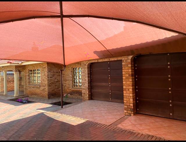 3 BEDROOM HOUSE FOR SALE IN AKASIA